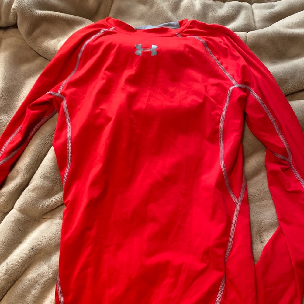 Under armor shirt basically new size small
